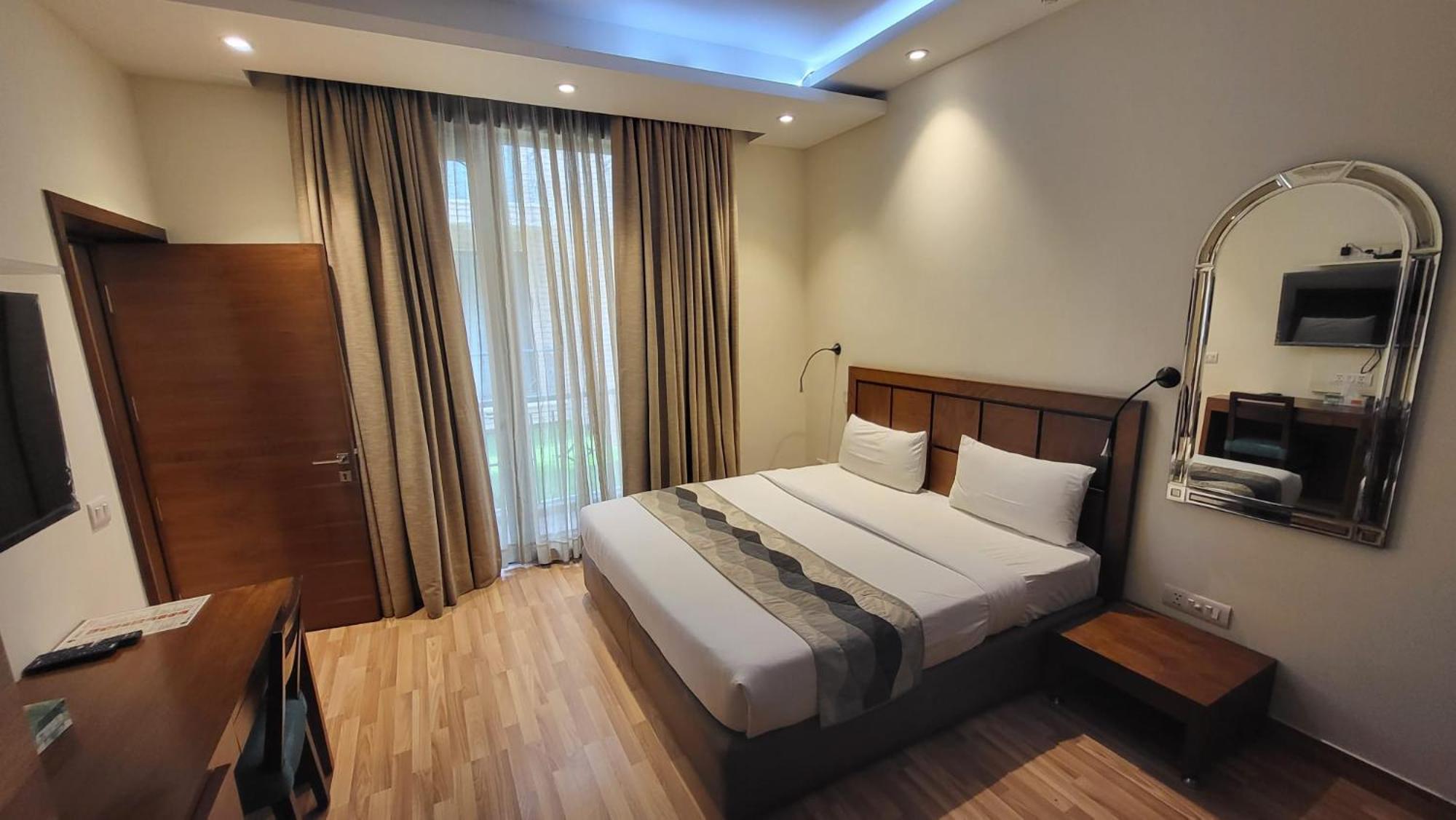 Uds Villa Scandinavian B&B - Next To Vfs New Delhi Exteriör bild